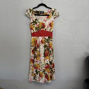 Hearts & Roses cream floral dress w/pearl buttons on the sleeves, Size 4